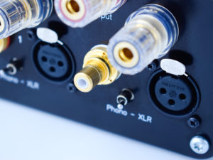 SA-01 CMC Phono connector